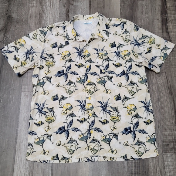 Columbia PFG Marlins and Martinis Print Short Sleeve Button Up Shirt - Picture 3 of 12